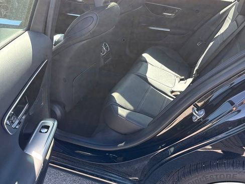 Used 2025 Mercedes-Benz C 300 4MATIC Sedan image 4