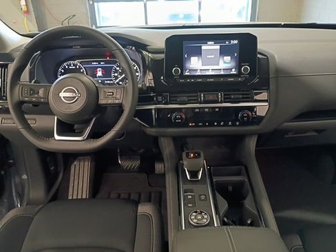 New 2025 Nissan Pathfinder SV image 16