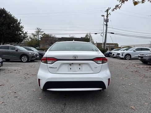Used 2022 Toyota Corolla LE image 4