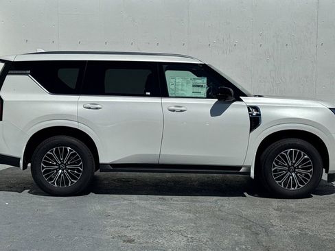 New 2025 Nissan Armada SL image 3