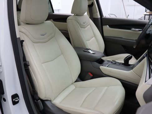 Used 2022 Cadillac XT6 Premium Luxury image 32