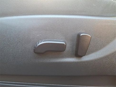 Used 2024 Nissan Frontier SV w/ SV Convenience Package image 28