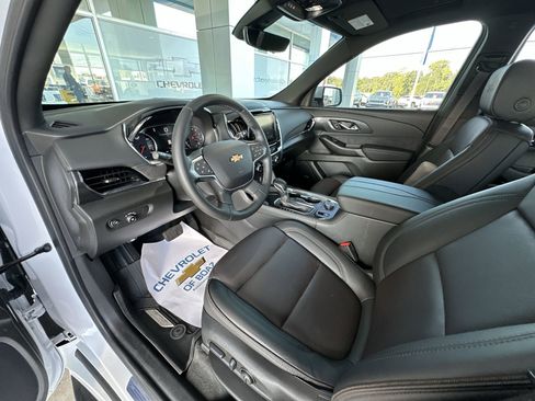 Used 2023 Chevrolet Traverse High Country w/ LPO, 'HIT The Road' Package FWD image 10