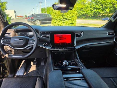 Used 2024 Jeep Wagoneer Series III AWD/4WD image 6