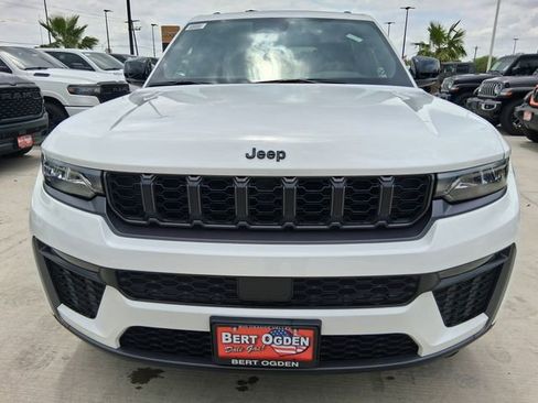 New 2026 Jeep Grand Cherokee Limited w/ Limited Altitude Package RWD image 2
