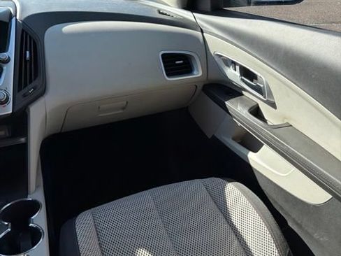 Used 2017 Chevrolet Equinox LS FWD image 12