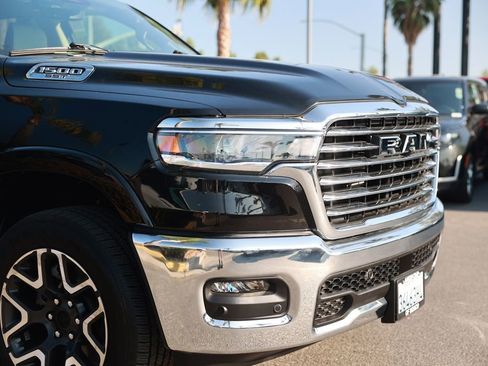 Used 2025 RAM 1500 Laramie AWD/4WD image 7