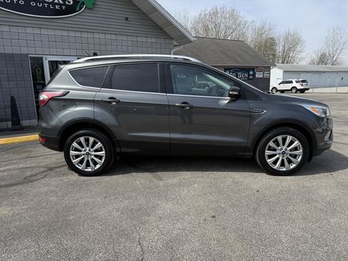 Used 2018 Ford Escape SE w/ SE Sync 3 Package FWD image 2