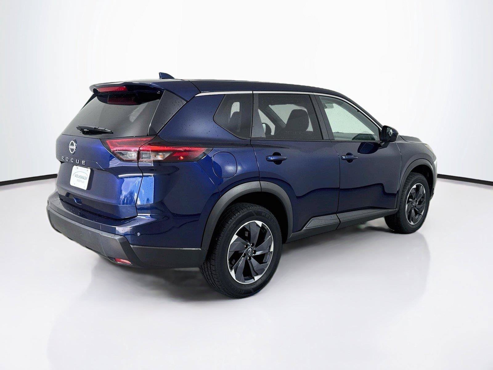 Used 2025 Nissan Rogue SV FWD image 2
