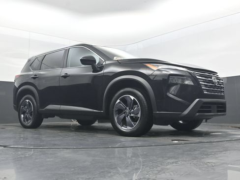 Used 2025 Nissan Rogue SV FWD image 31