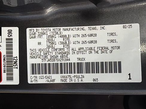 Used 2025 Toyota Tundra Limited AWD/4WD image 40