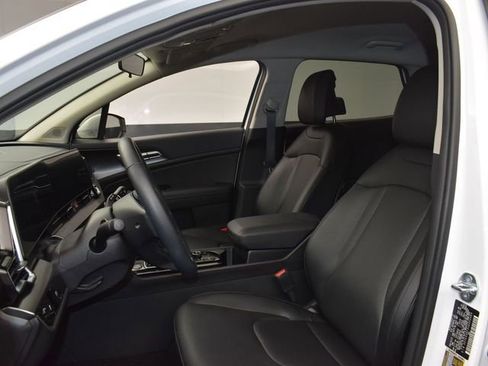 Certified 2025 Kia Sportage EX image 9