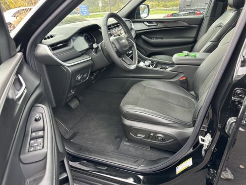 New 2025 Jeep Grand Cherokee L Altitude image 25