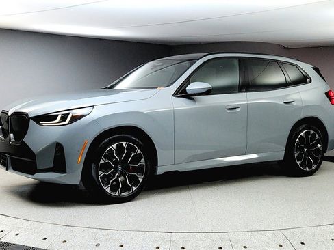 Used 2025 BMW X3 xDrive30i w/ Premium Package image 3