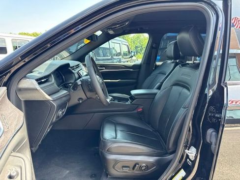 Used 2025 Jeep Grand Cherokee L Overland w/ Rear Seat Video Group I AWD/4WD image 14