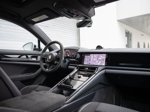 Certified 2024 Porsche Panamera 4 image 28