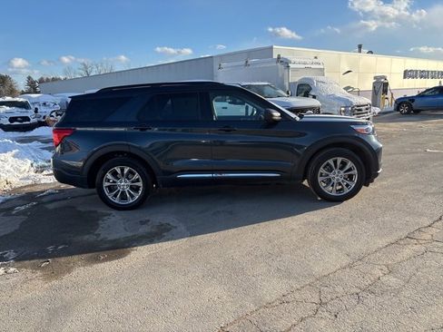 Used 2024 Ford Explorer XLT w/ Equipment Group 202A image 2