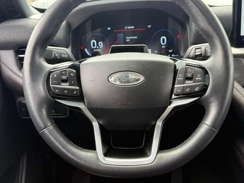 Used 2025 Ford Explorer Platinum w/ LUX Leather Package AWD/4WD image 9