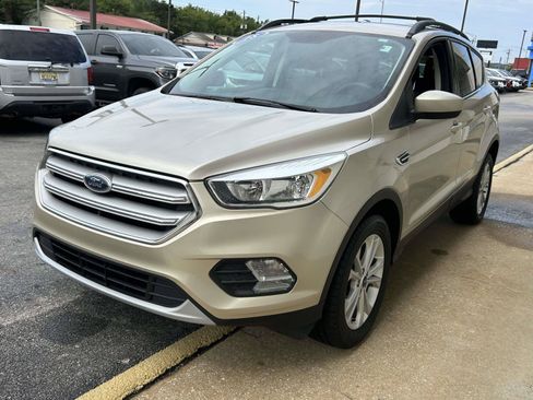 Used 2018 Ford Escape SE w/ SE Sync 3 Package FWD image 4