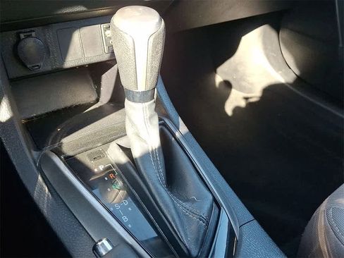 Used 2014 Toyota Corolla LE image 11