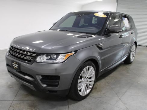 Used 2017 Land Rover Range Rover Sport SE AWD/4WD image 4