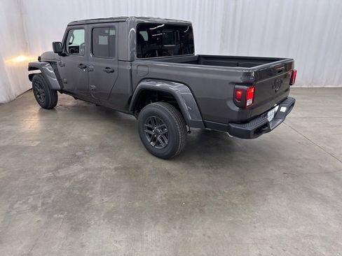 New 2025 Jeep Gladiator Sport image 28