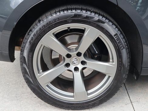 Certified 2024 Porsche Macan image 12