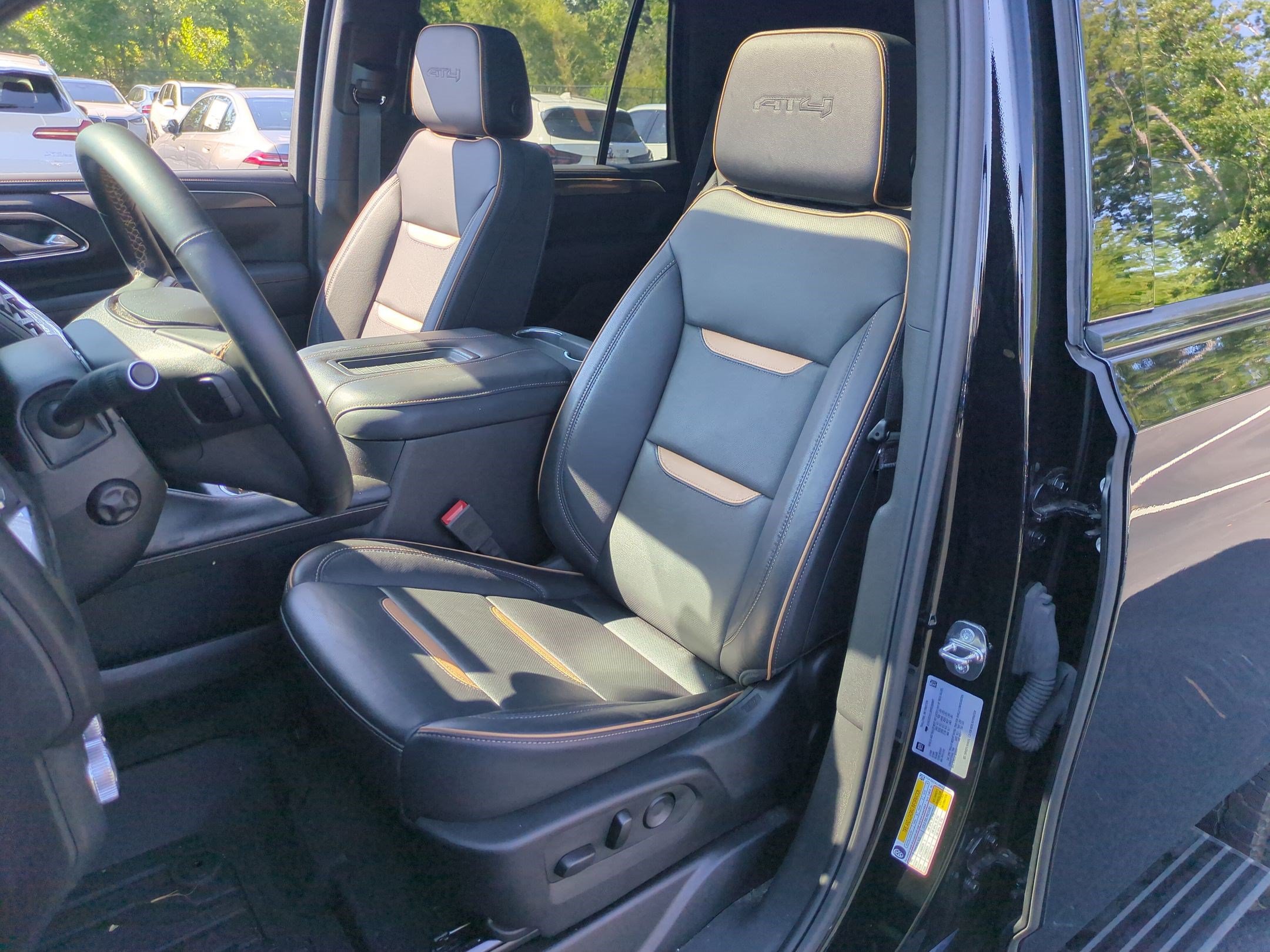 Used 2024 GMC Yukon AT4 AWD/4WD image 15