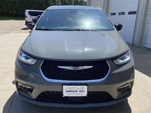Used 2025 Chrysler Pacifica Select FWD image 3