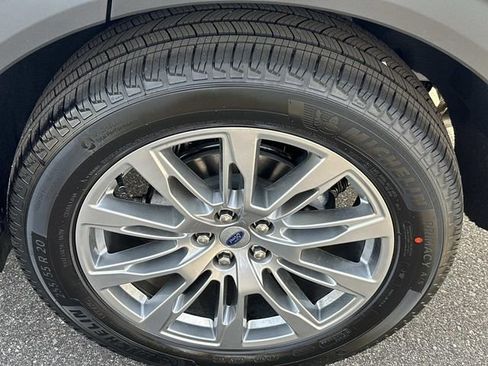 New 2026 Ford Explorer Platinum image 17