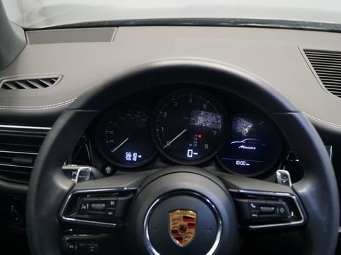 Certified 2026 Porsche Macan AWD/4WD image 18