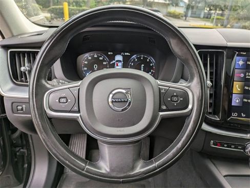 Used 2020 Volvo XC60 T5 Momentum image 12