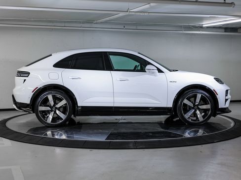 New 2026 Porsche Macan Turbo Electric image 8