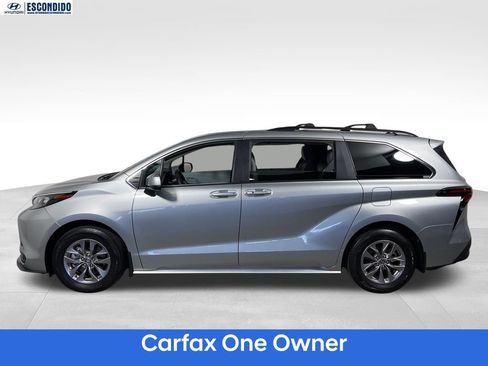 Used 2025 Toyota Sienna LE w/ LE Plus Package FWD image 2