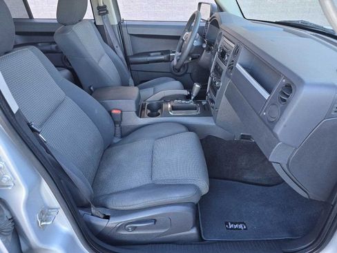 Used 2008 Jeep Commander Sport image 5