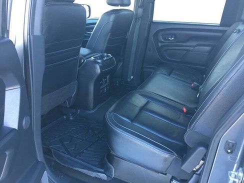 Used 2019 Nissan Titan SL w/ Midnight Edition image 40