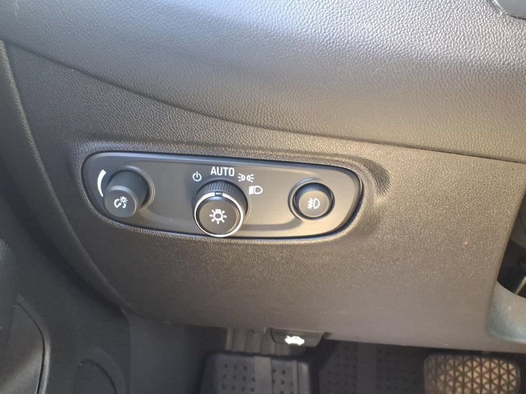 Used 2020 Chevrolet Equinox LT AWD/4WD image 18
