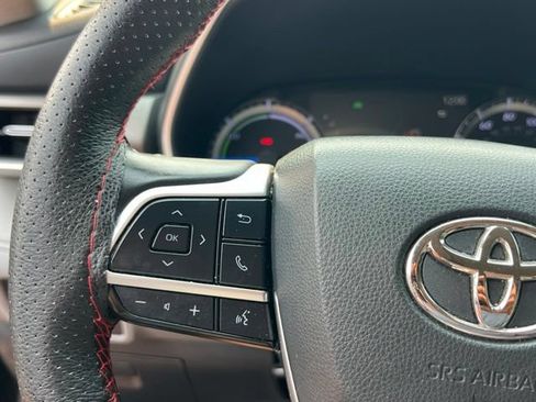 Used 2023 Toyota Highlander XLE AWD/4WD image 22