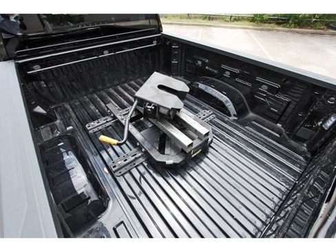 Used 2023 Chevrolet Silverado 2500 Custom w/ Custom Convenience Package AWD/4WD image 28