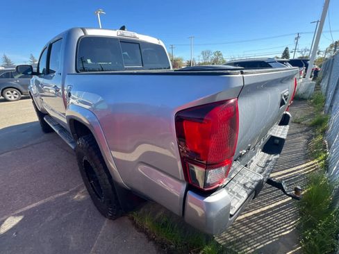 Used 2021 Toyota Tacoma SR5 w/ Technology Package image 4