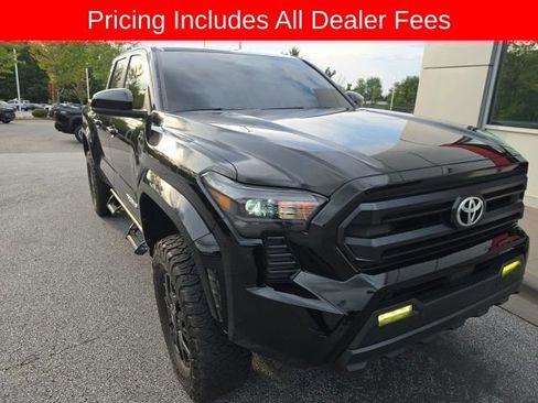Used 2024 Toyota Tacoma SR5 AWD/4WD image 17