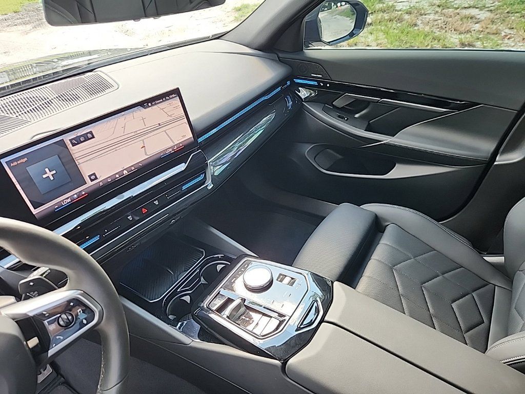 Used 2024 BMW 530i w/ M Sport Package RWD image 6