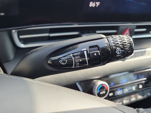 Used 2021 Hyundai Elantra Limited FWD image 30