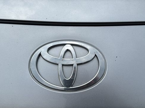 Used 2024 Toyota Prius XLE FWD image 9