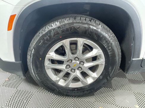 Used 2022 Chevrolet Traverse LS image 12