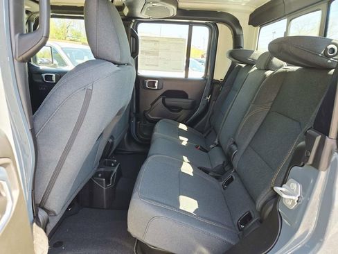 New 2026 Jeep Gladiator Sport AWD/4WD image 16