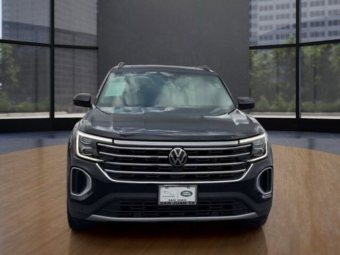 Used 2024 Volkswagen Atlas SE w/ Panoramic Sunroof Package FWD image 2