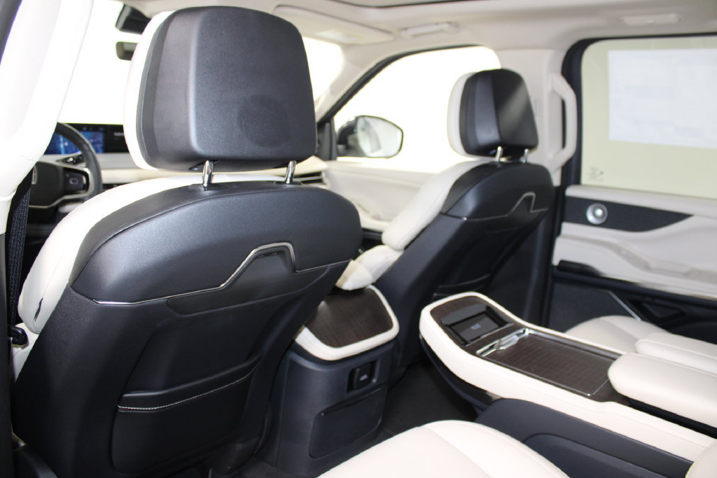 New 2027 Lincoln Navigator L Reserve AWD/4WD image 29