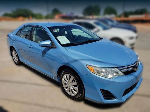 Used 2013 Toyota Camry LE FWD image 18