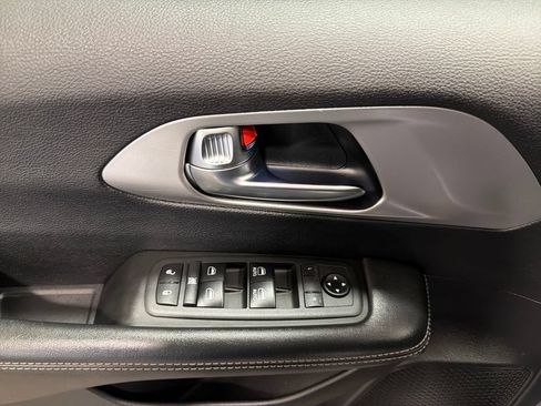 Used 2019 Chrysler Pacifica Touring Plus w/ S Appearance Package FWD image 15